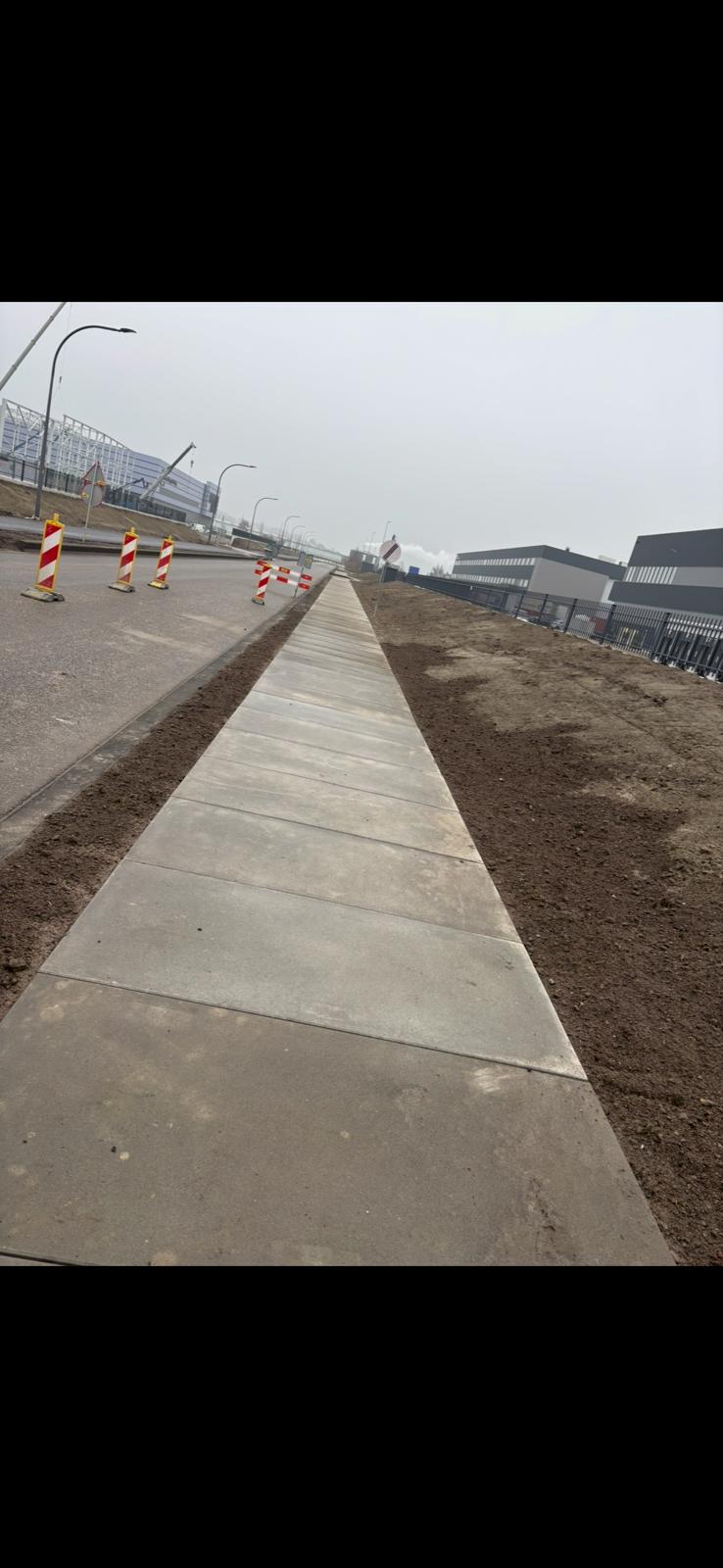 Voetpad in betontegels